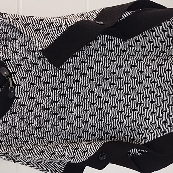 Charlie B Made In Italy Poncho Cardigan Sweater Black & Winter White ONSFM - Picture 8 of 9